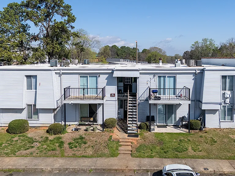 700 Farmhurst Dr #J — Photo 18