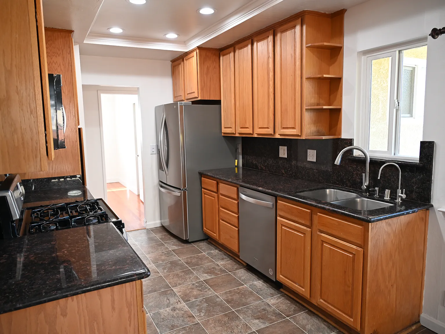 3 bed, 1560 sqft, $4,400 — Photo 3