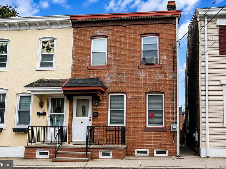 35 Emory Ave — Photo 1