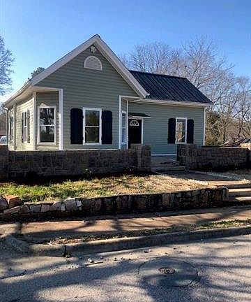 3rd image of 303 N Main St N