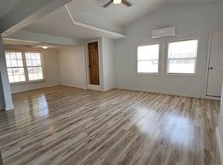 114 W 4th St, Tilton, IL 61833