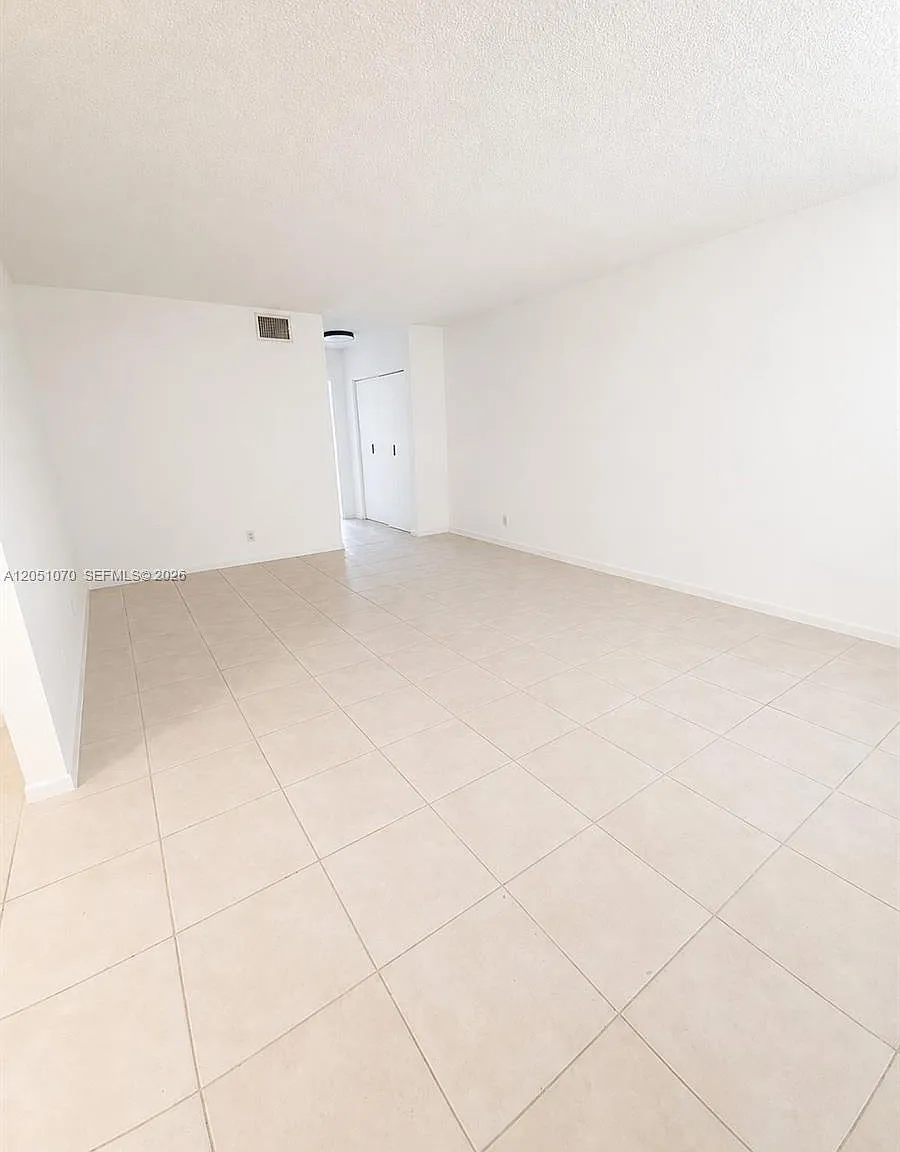 Palm Village Club Condo — Photo 2