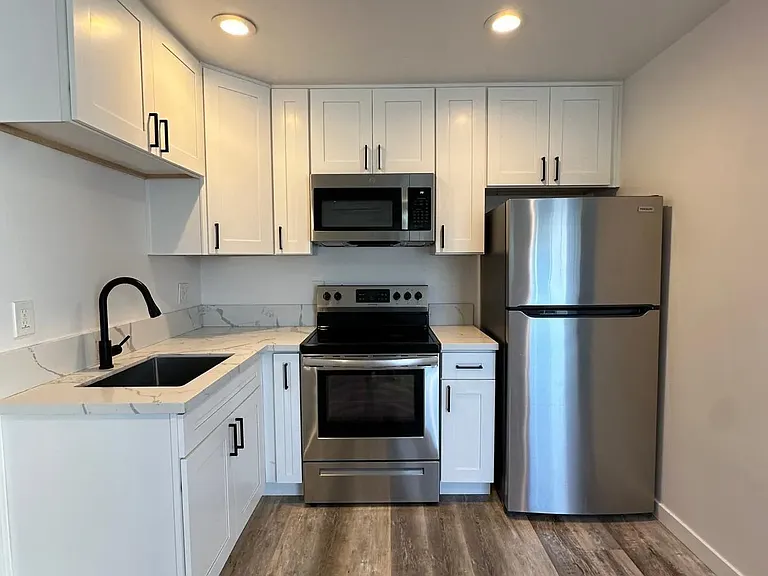 4462 32nd St — Photo 3