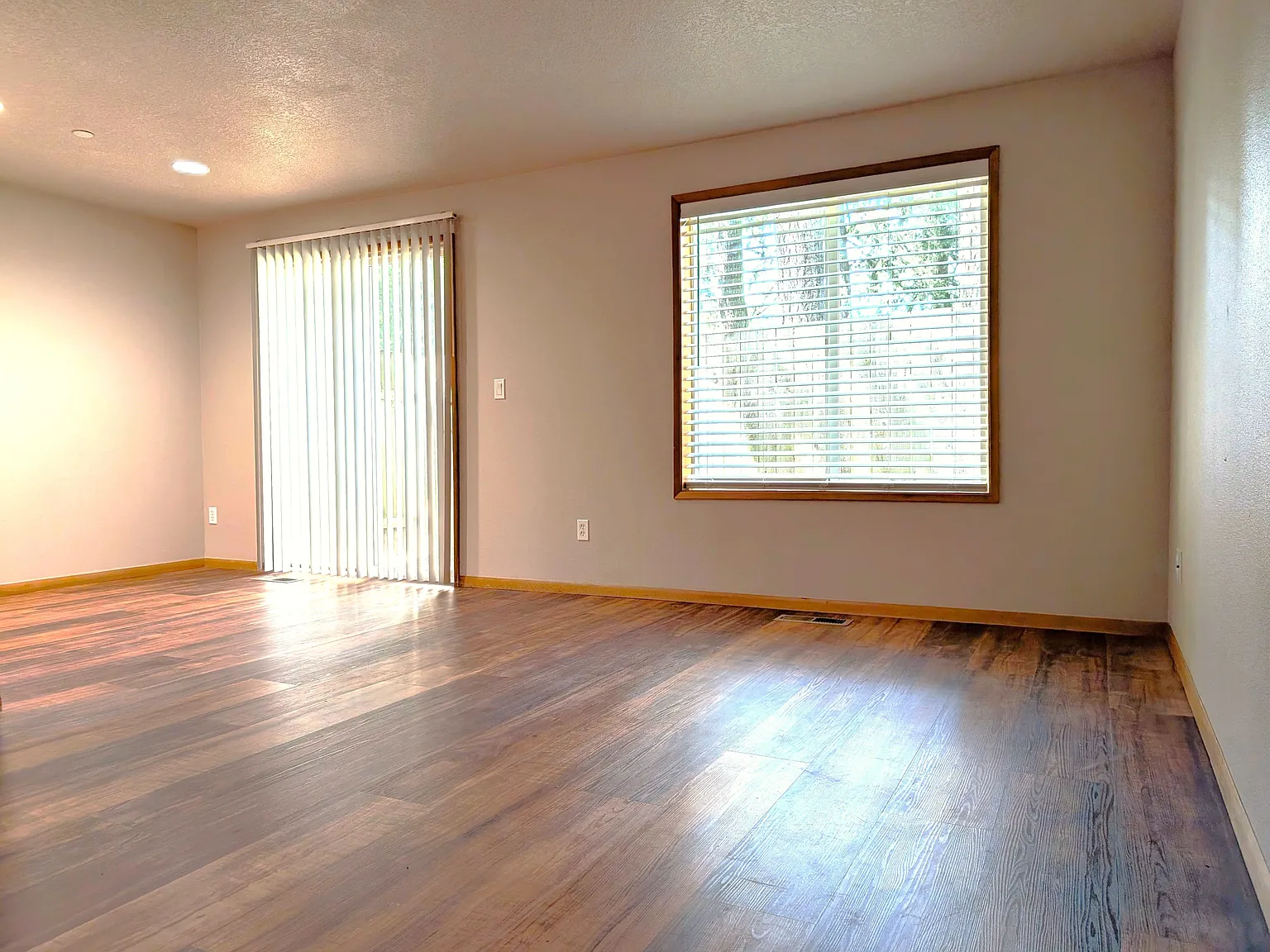 3 bed, 2.5 bath, 1150 sqft, $2,000 — Photo 2
