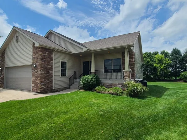 15528 White Oak Dr, South Beloit, IL 61080