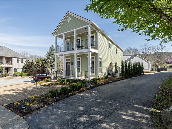 2nd image of 1661 E Cypress Ln