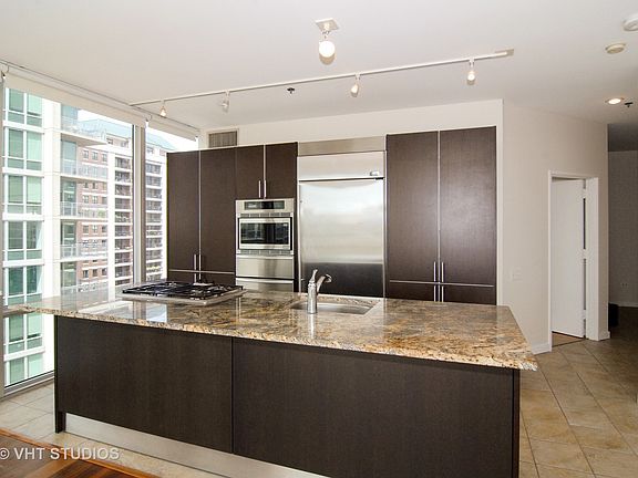 4th image of 653 N Kingsbury St APT 903