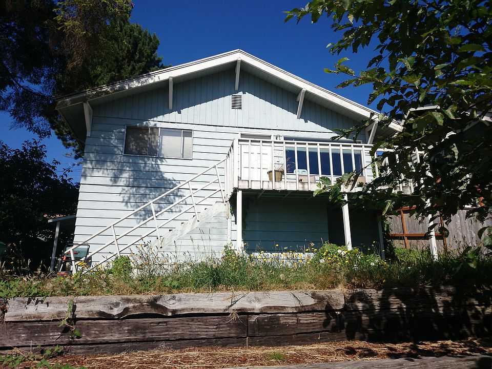 2nd image of 4135 38th Ave SW