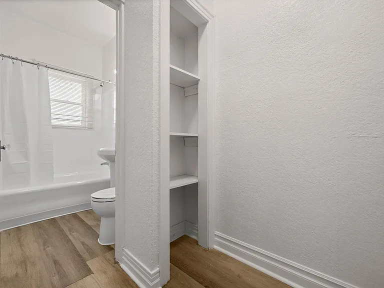 4144 W Adams Blvd — Photo 10