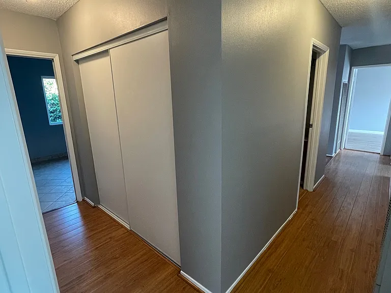2513 N Termino Ave — Photo 11