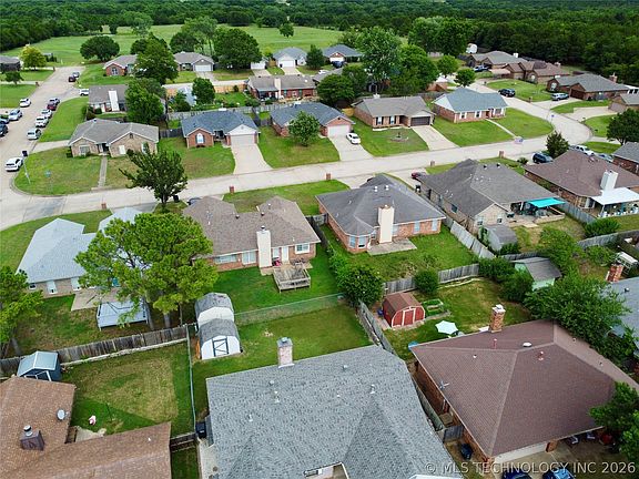 3rd image of 4316 Trinity Dr