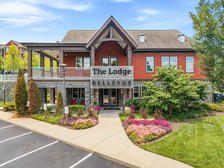 The Lodge Bellevue — Photo 18