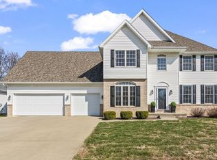 200 Winter Park Dr, Chatham, IL 62629