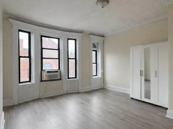 30 Claver Place image 1 of 9