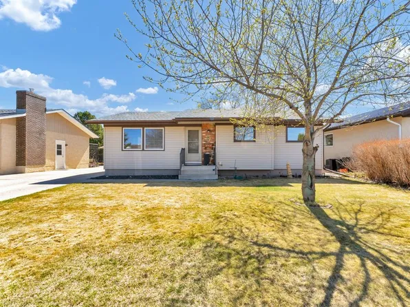 17 W Ross Glen Way SE, Medicine Hat, AB T1B 1N9