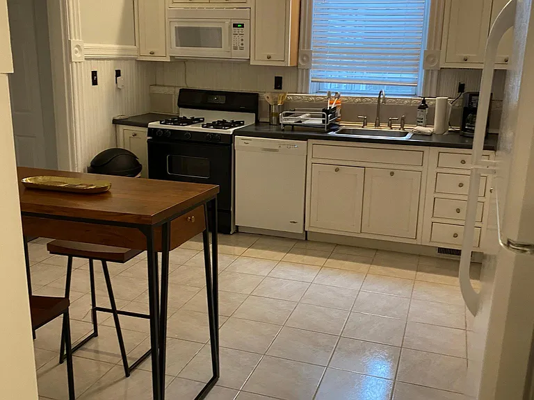 401 E Duffy St #1 — Photo 8