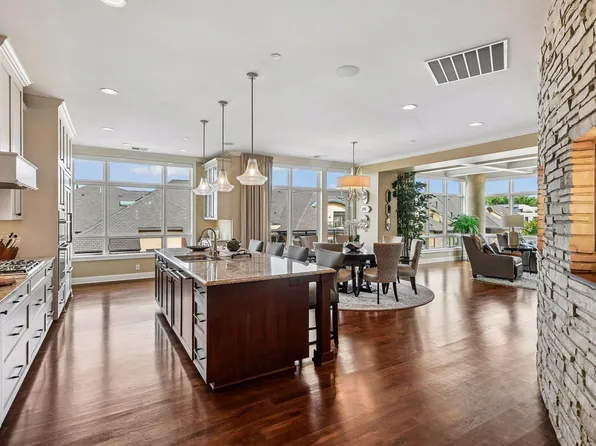 875 Lake St N APT 401, Wayzata, MN 55391