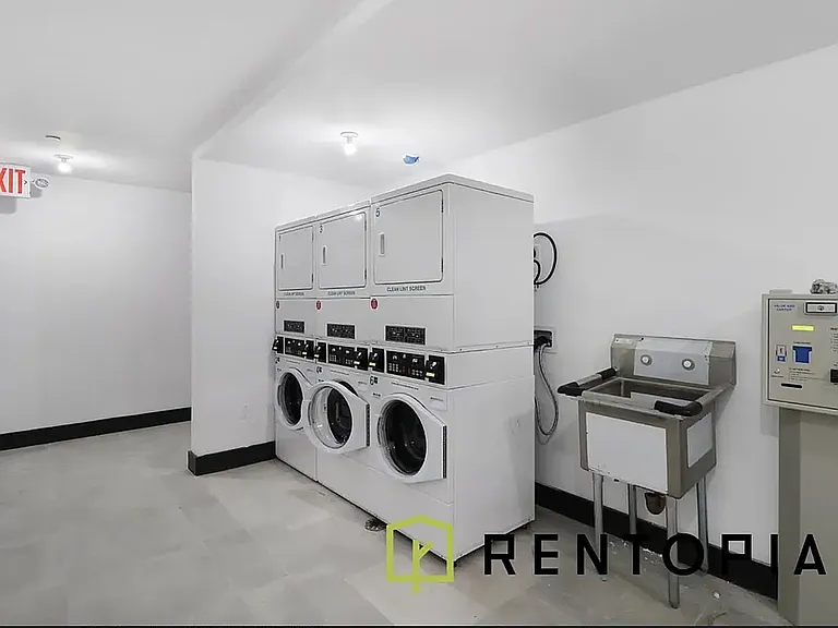 228 Berry St #7T — Photo 10