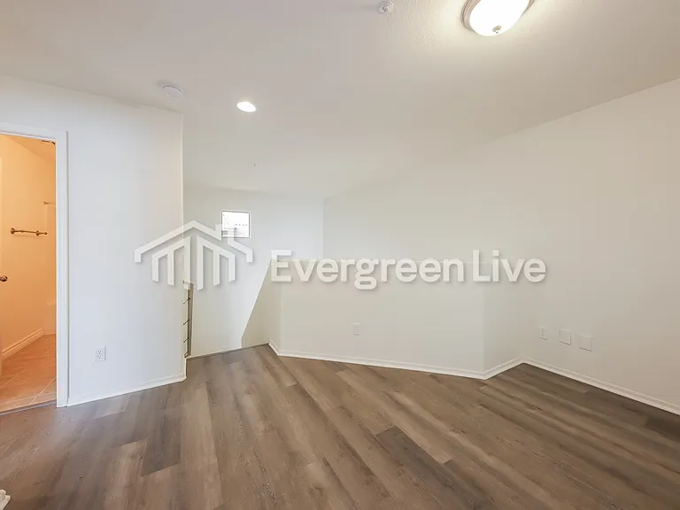 8094 W Beck Ln — Photo 10