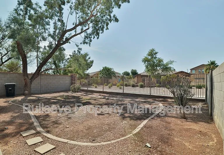 1069 E Lowell Ct — Photo 23