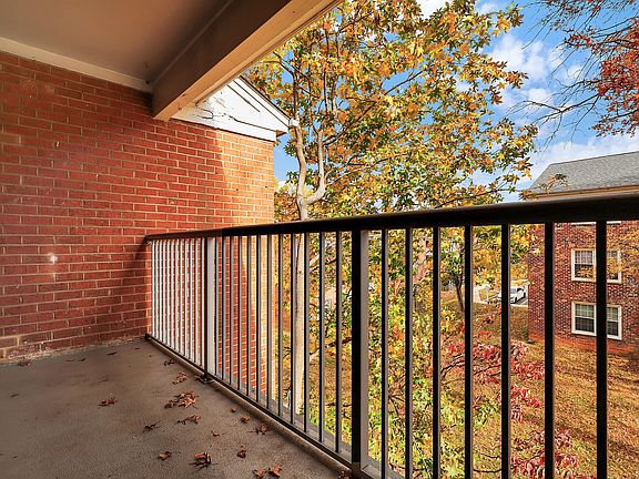3rd image of 724 Quince Orchard Blvd APT 202
