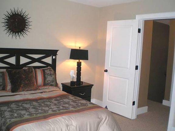 4th image of 801 Channing Dr