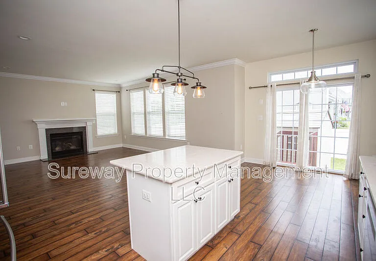 1 Tweentown Close — Photo 13