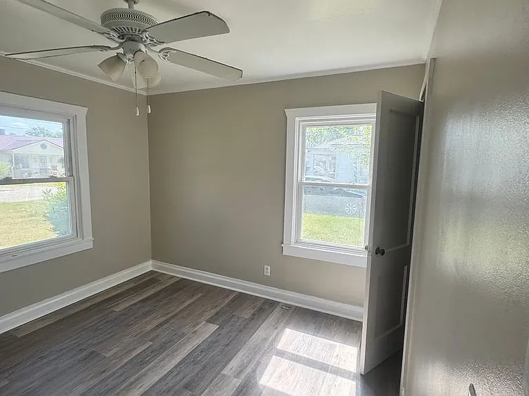 304 Glenn St — Photo 14