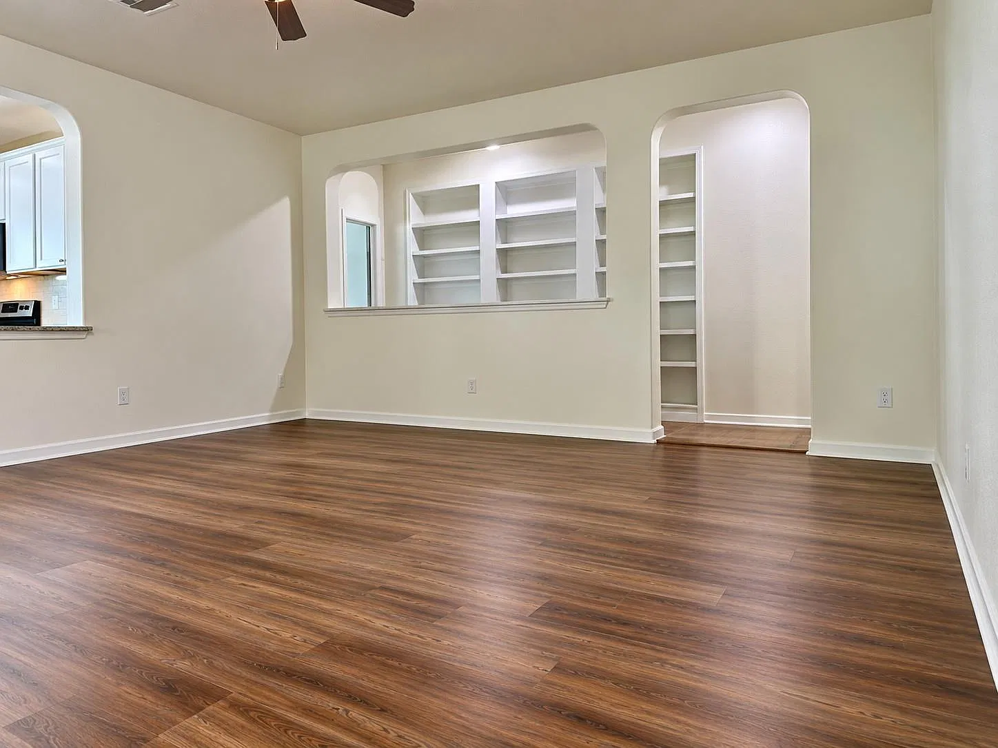 3 bed, 2.0 bath, 1523 sqft, $1,800 — Photo 3