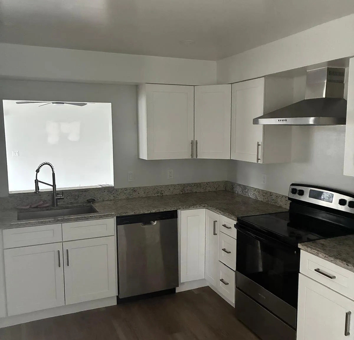 2 bed, 2.5 bath, 1284 sqft, $2,000 — Photo 2