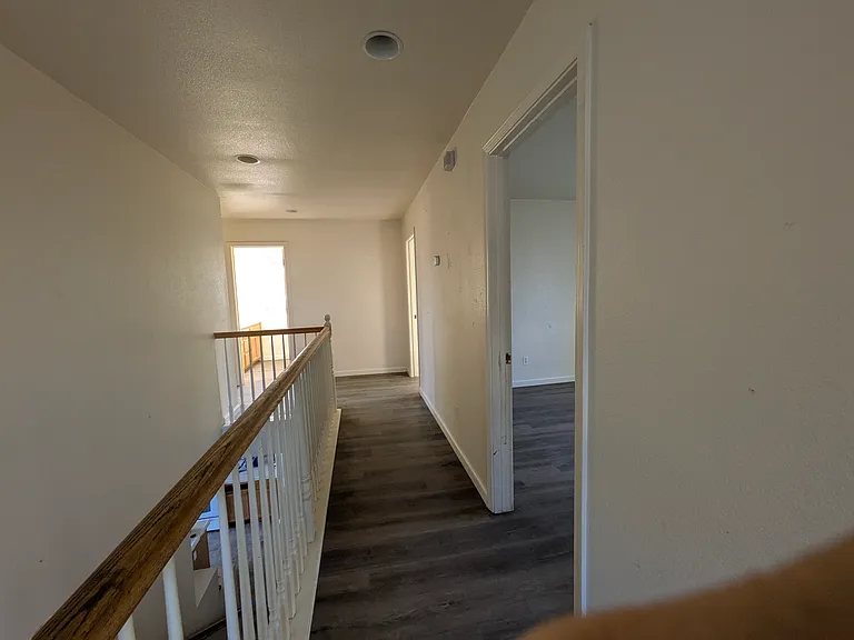 1522 La Sierra St — Photo 3