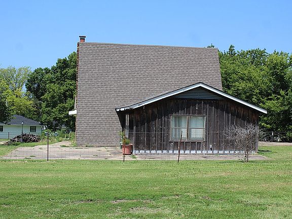 3rd image of 2990 Yorman Rd