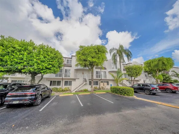 670 NW 85th Pl, Miami, FL 33126