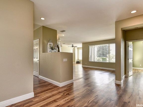 3rd image of 854 Cottonwood Ct