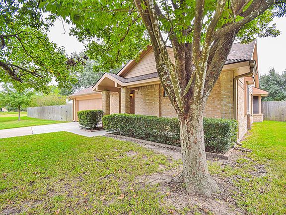 2nd image of 10207 Green Valley Ln