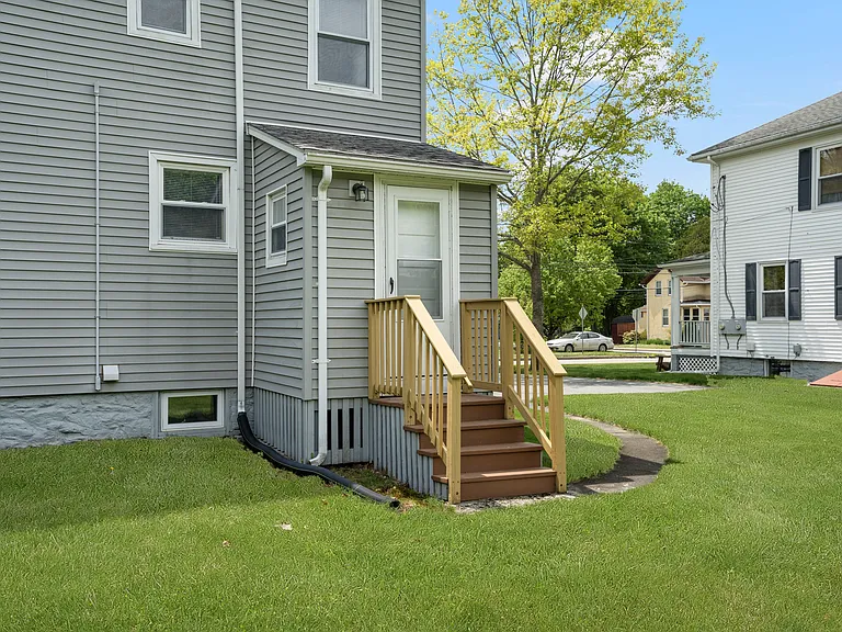 6 Boys Ave — Photo 28