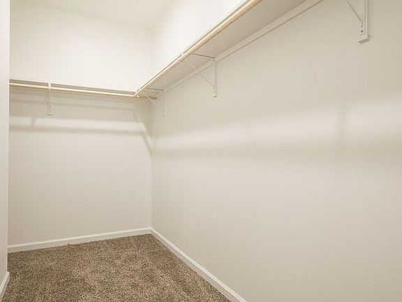 4th image of 1610 Reserve Dr