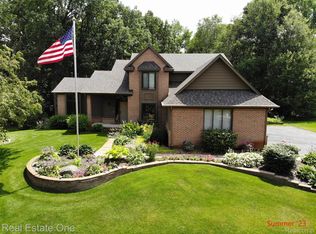 9827 Oak Valley Dr, Clarkston, MI 48348