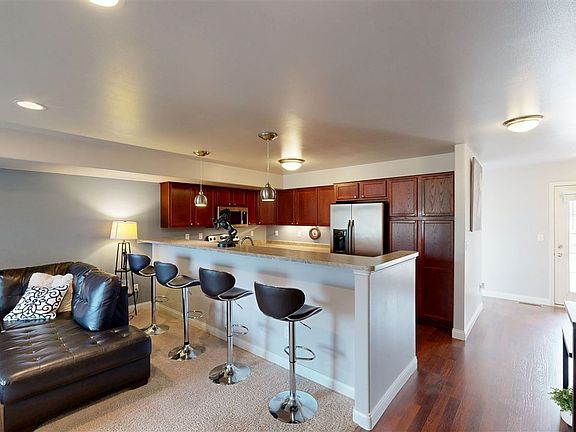 4th image of 285 Huntington Dr