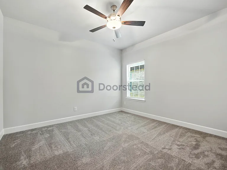 652 Parkside Dr — Photo 8