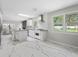 7 Sandburg Dr, Morganville, NJ 07751