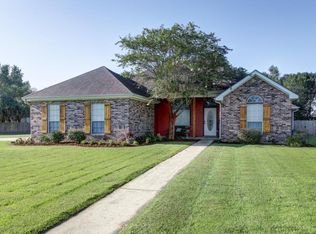 126 Longpointe Rd, Youngsville, LA 70592