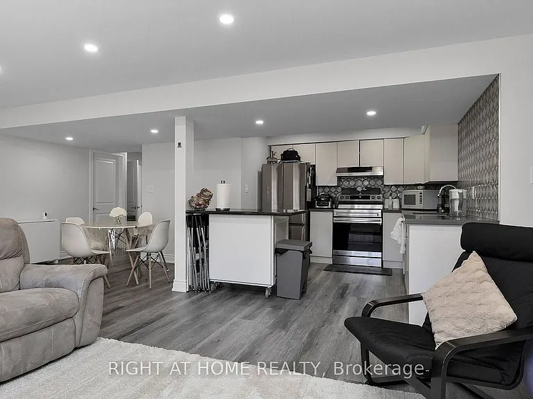 43 Westfield Dr — Photo 3