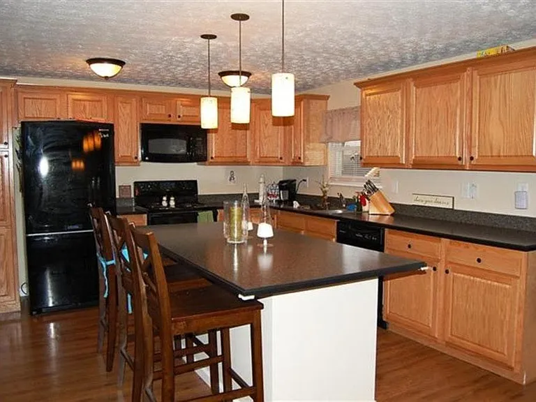 Furnished kitchen w/ breakfast bar