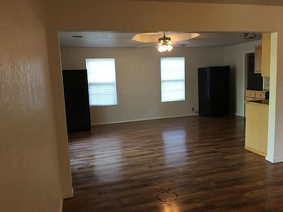 4th image of 122 Lake Valley St