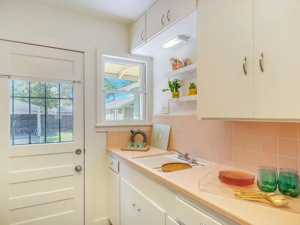 330 W Norwood Ct