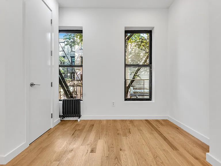 417 E 9th St #18 — Photo 5