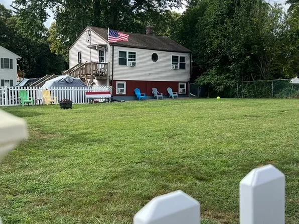 23 Quarry St, Seekonk, MA 02771