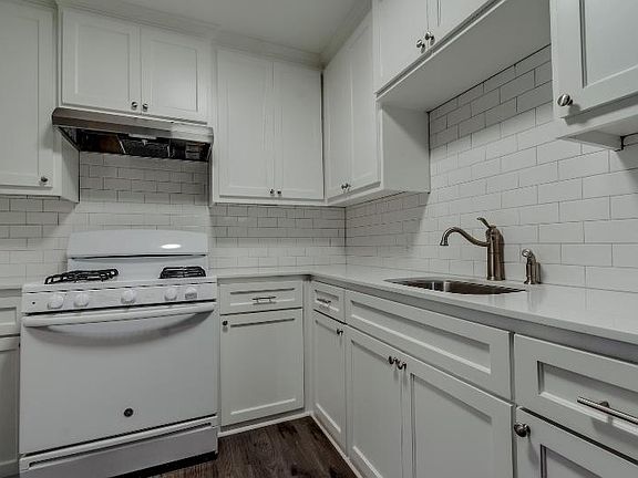 2nd image of 1657 Bonnie Brae St APT 2