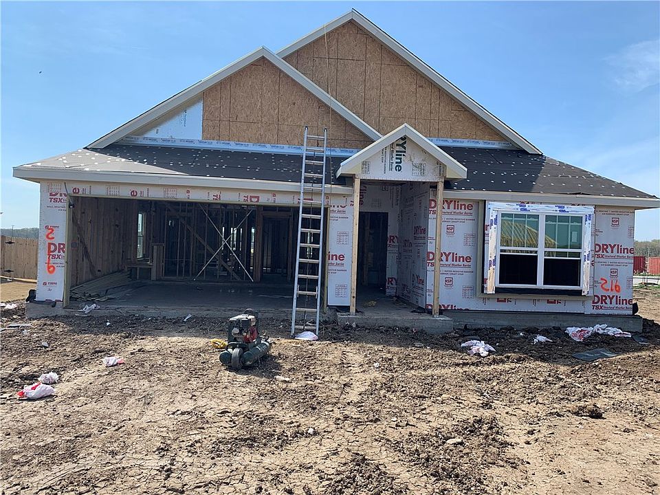 1st image of 216 Clear Lake Dr